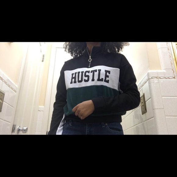 A sweatshirt/longsleeve shirt - Picture 4 of 4